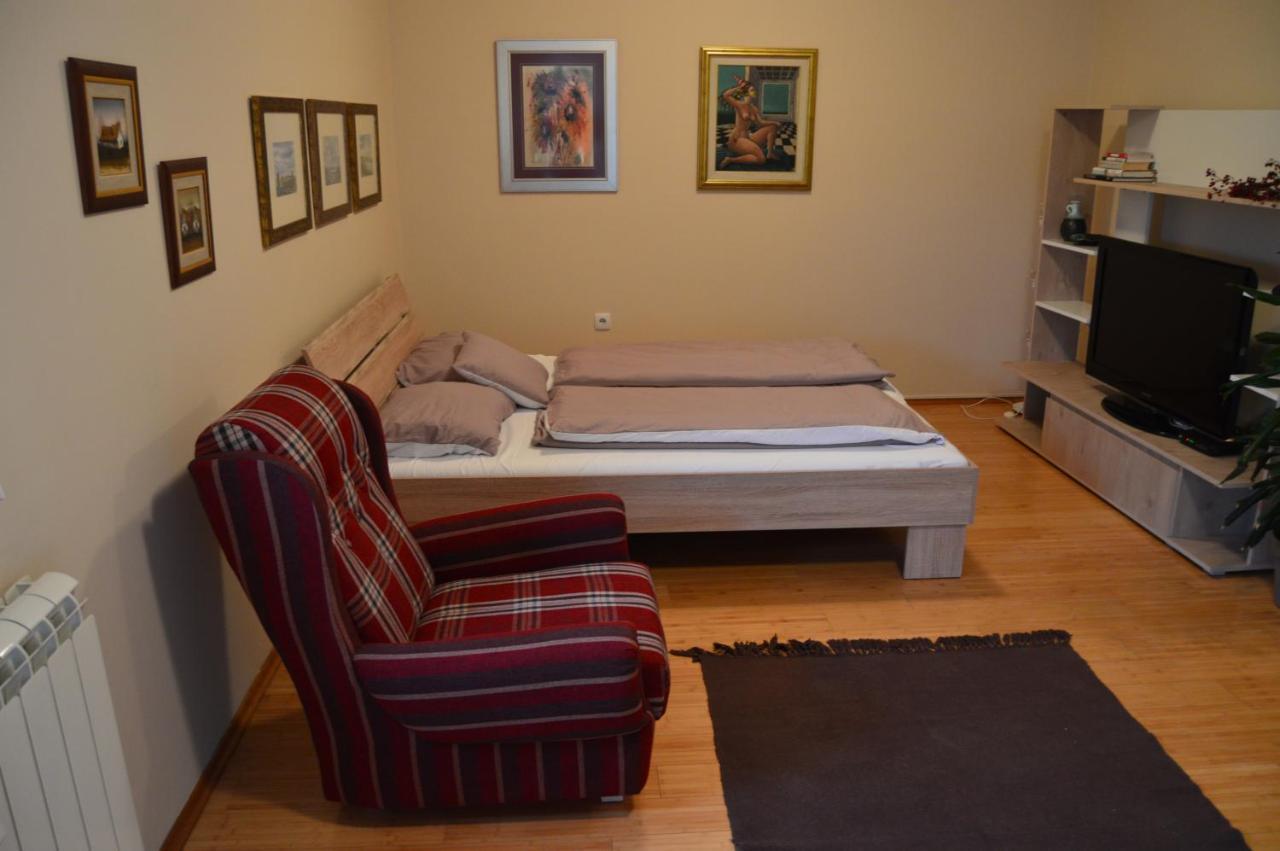 Apartman Mile Apartment ซูโบติกา ภายนอก รูปภาพ